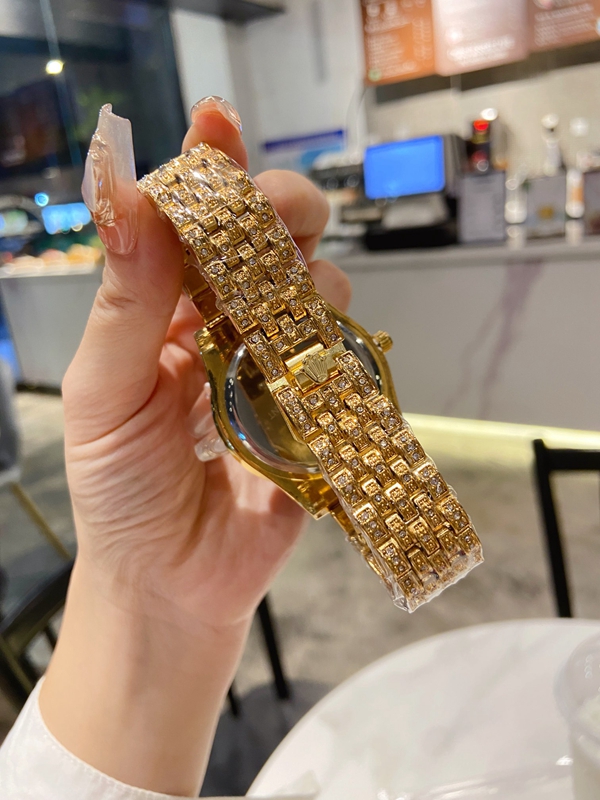 ブランド時計背面デザイン